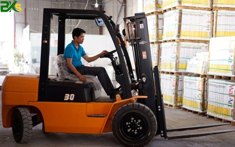 Ai nên học chứng chỉ lái xe nâng