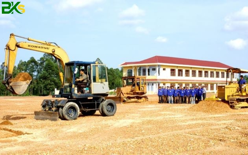 Học Chứng Chỉ Lái Máy Xúc ở đâu uy tín tại TP. Hồ Chí Minh?