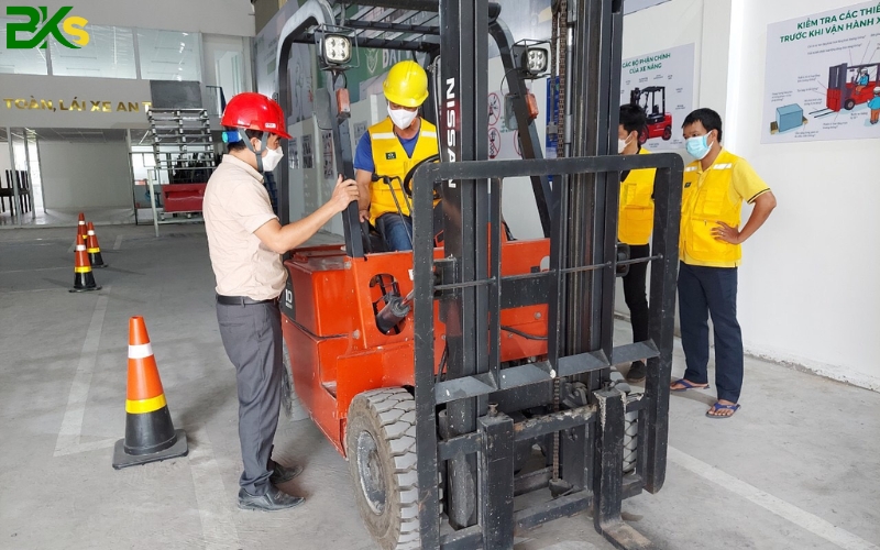 Học phí khóa đào tạo và thi bằng lái xe nâng
