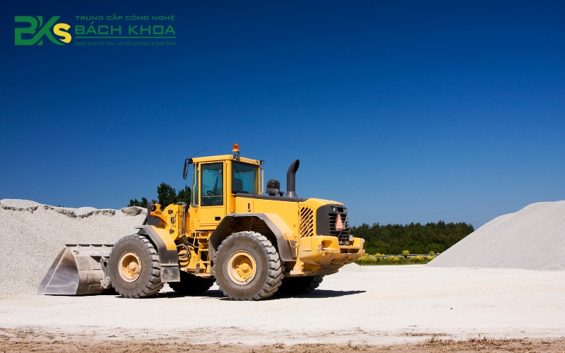 Khóa học lái Xe xúc – Đào (lật) – Cẩu – Lu – Đầm – San – Ủi
