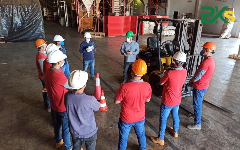 Các yếu tố ảnh hưởng đến mức lương lái xe Nâng