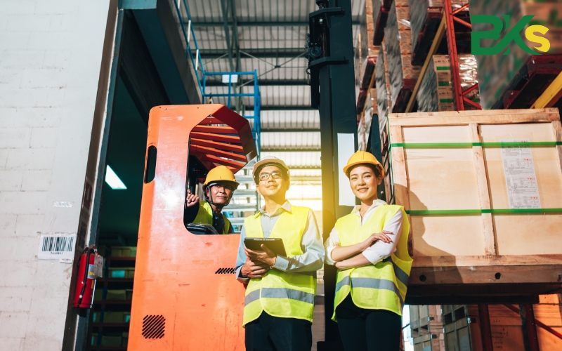 Mức lương lái xe Nâng bao nhiêu?