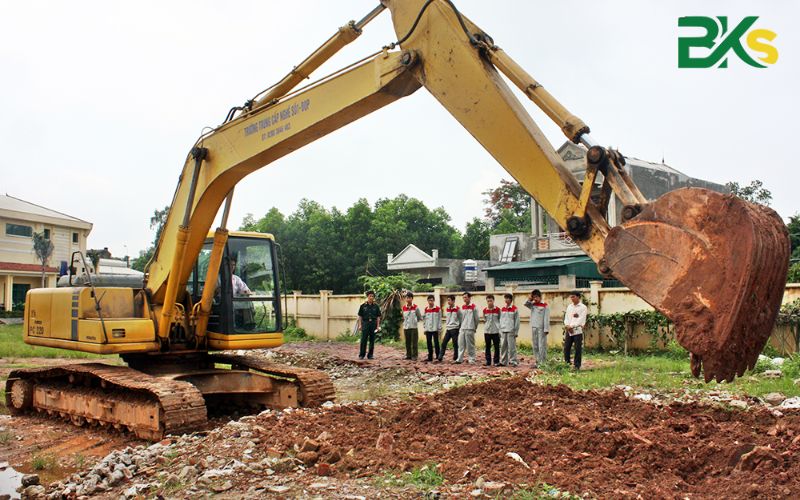 Nên chọn khóa học Vận hành máy xây dựng nào?