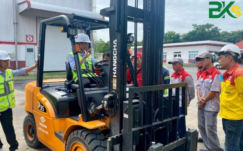 Bằng lái xe nâng là gì?