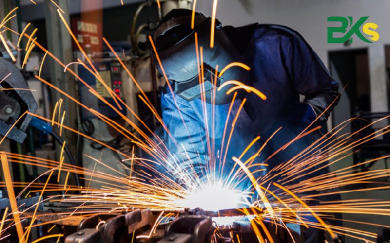 Đăng ký học Hàn công nghiệp tại Công Nghệ Bách Khoa học gì?