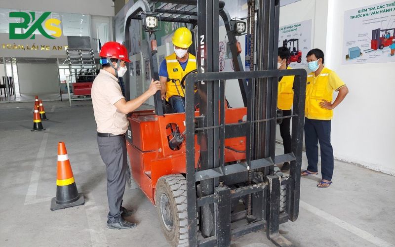 Học phí Khóa học Xe nâng