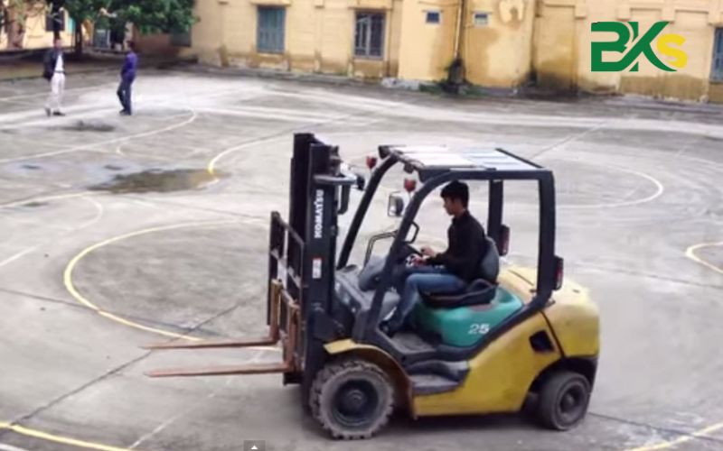 Học xong khóa dạy Lái xe nâng ra làm gì?
