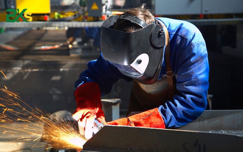 Nghề hàn là làm gì?