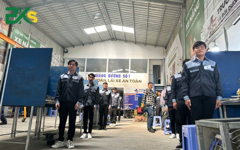 Vì sao giờ nhiều người đi học Trường đào tạo thợ hàn?