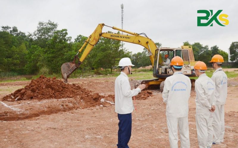 Có nên học Vận hành máy xúc lật không?