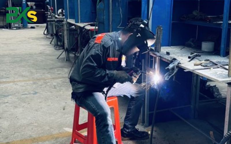 Học nghề Hàn cấp tốc xong bao lâu thì đi làm được?