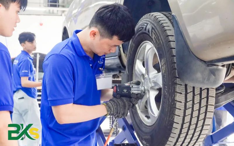 Học nghề sửa chữa động cơ là học cái gì?