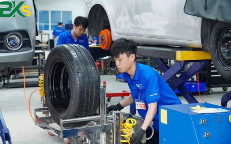 Học nghề sửa chữa động cơ