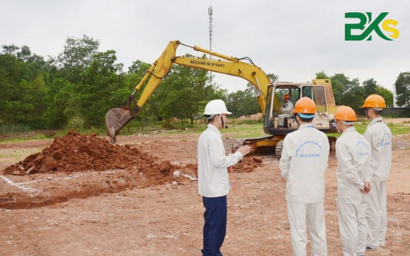 Trong thời gian học Máy xúc đó là học cái gì?