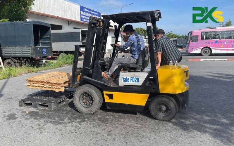 Vì sao nhiều người chọn học Lái xe nâng cấp tốc?