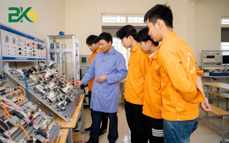Ai phù hợp với Sơ cấp Điện công nghiệp tại TPHCM?