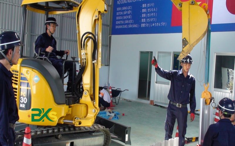 Nội dung khóa dạy Lái xe xúc uy tín gồm những gì?