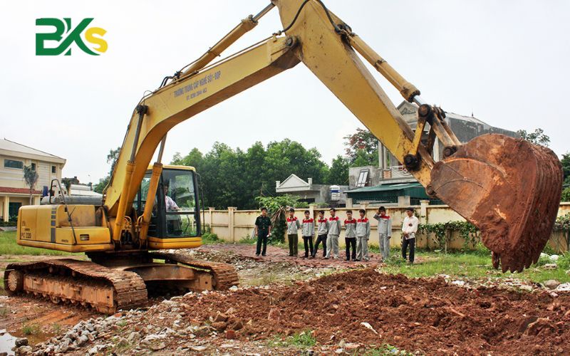 Trung tâm dạy Lái xe xúc lật uy tín 