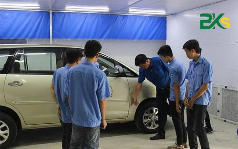 Vì sao nên học nghề Sơn xe ô tô thời điểm hiện nay?