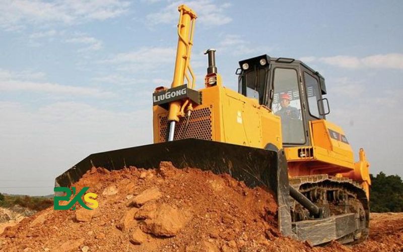 Vì sao nhiều người chọn học nghề lái xe ủi hiện nay?