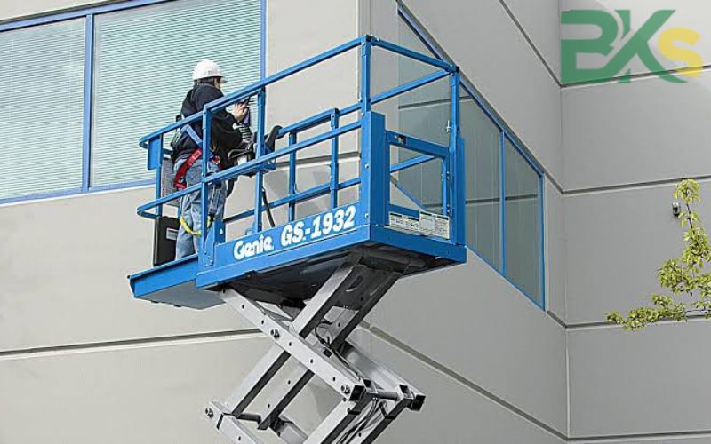 Ai nên tham gia khóa học chứng chỉ nghề Xe nâng người ngắn hạn?
