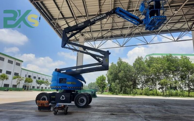 Đăng ký học Chứng chỉ nghề Xe nâng người ngắn hạn