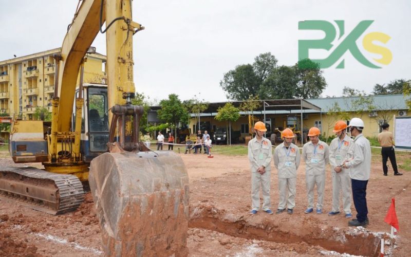 Địa chỉ học Lái máy Xúc TPHCM
