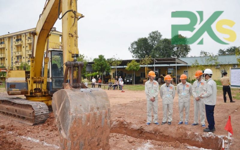 Học Lái xe xúc có dễ xin việc không?