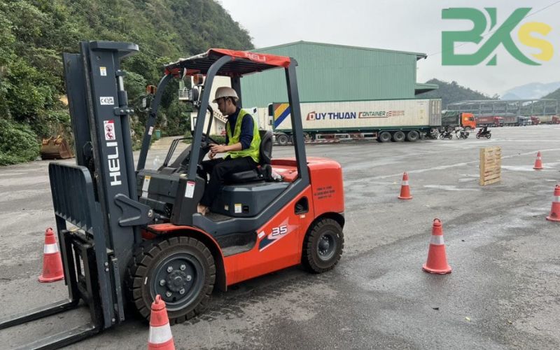 Khóa học chứng chỉ Xe nâng Cấp tốc giá rẻ