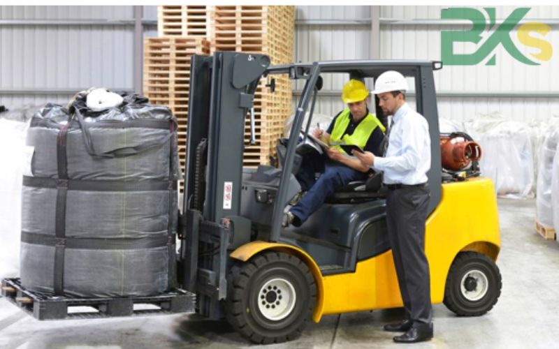 Vì sao nên học đào tạo Xe nâng hàng bài bản thay vì tự học?