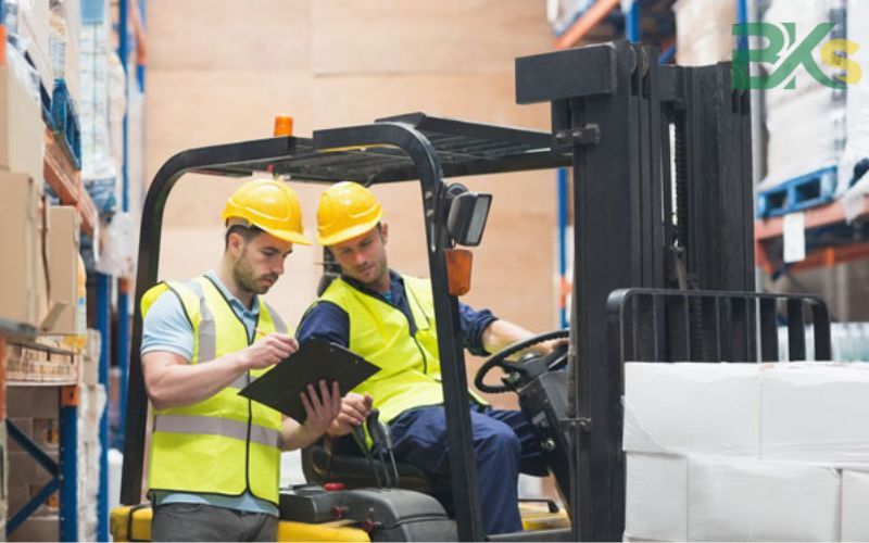 Ai nên đăng ký khóa học Chứng chỉ Xe nâng điện?