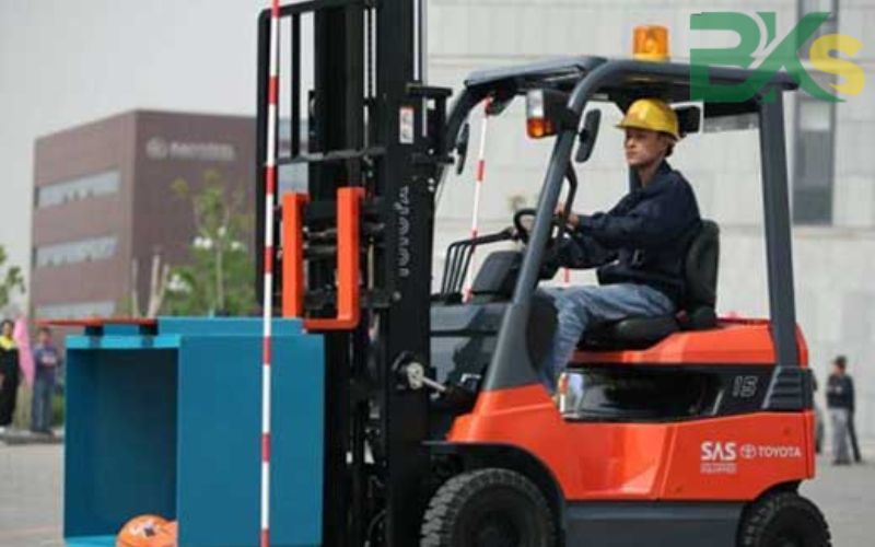 Học Vận hành xe nâng điện xong có được cấp chứng chỉ không?