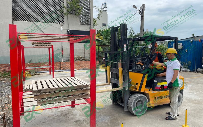 Học xong có được cấp chứng chỉ xe nâng không?