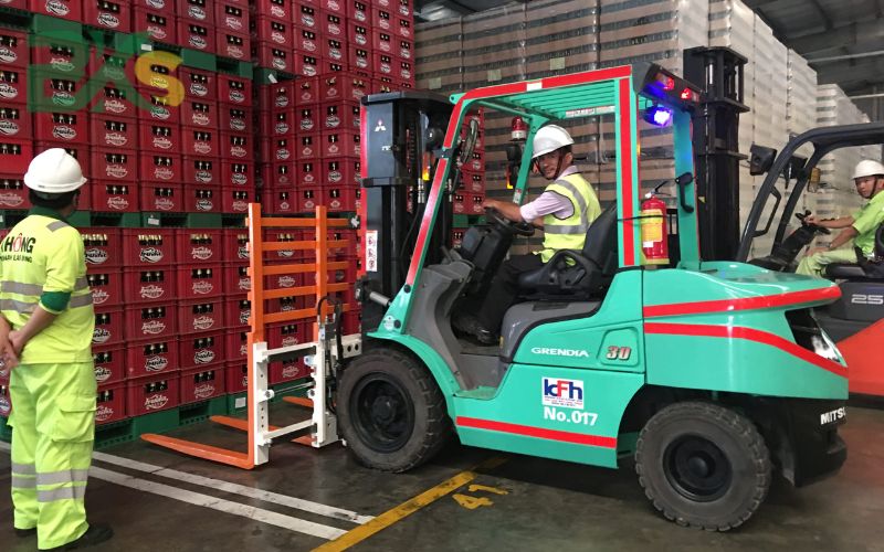 Người chưa biết gì có học xe nâng điện được không?