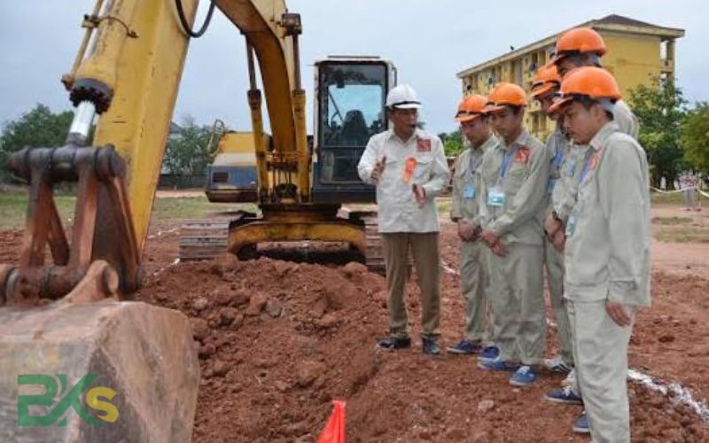 Sơ cấp nghề máy xúc