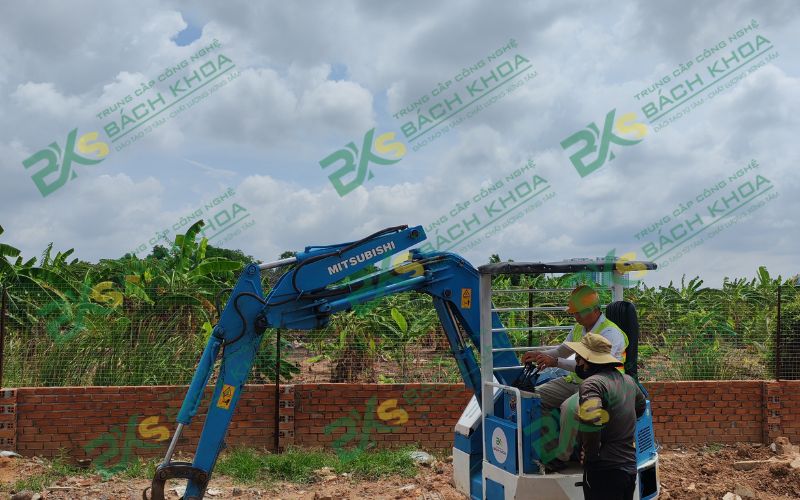 Thời gian đào tạo sơ cấp xe cẩu