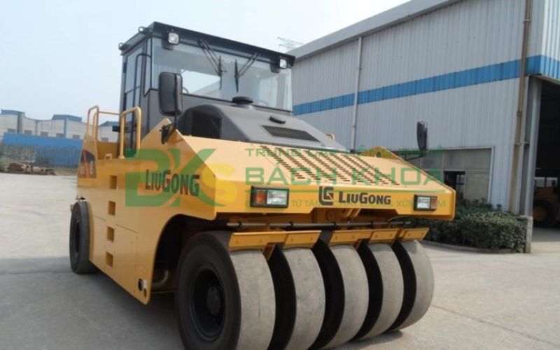 Ai nên học sơ cấp nghề lái xe lu?