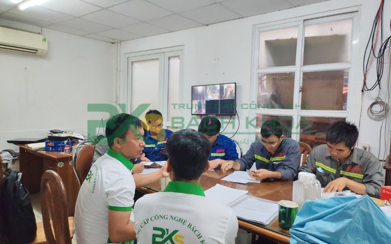 Chương trình đào tạo Lái xe cẩu cho doanh nghiệp gồm những gì?