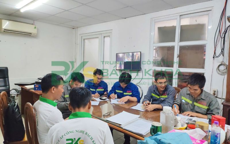 Chương trình học bằng lái xe nâng người thường học những gì?