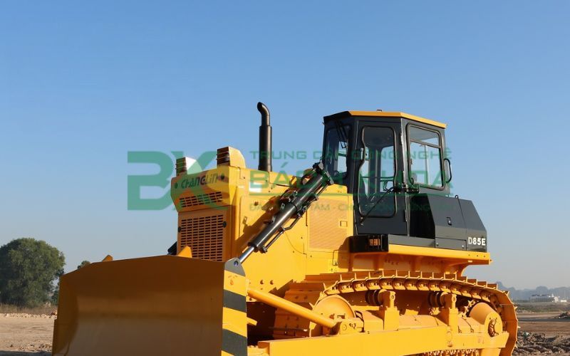 Người chưa từng lái xe ủi có học được không?