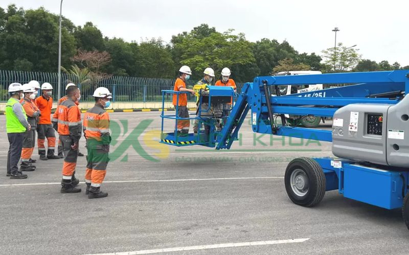 Sau khi hoàn thành khóa học Chứng chỉ nghề vận hành xe nâng sẽ được cấp gì?