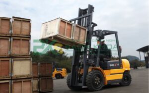 Sơ cấp nghề lái xe nâng hàng