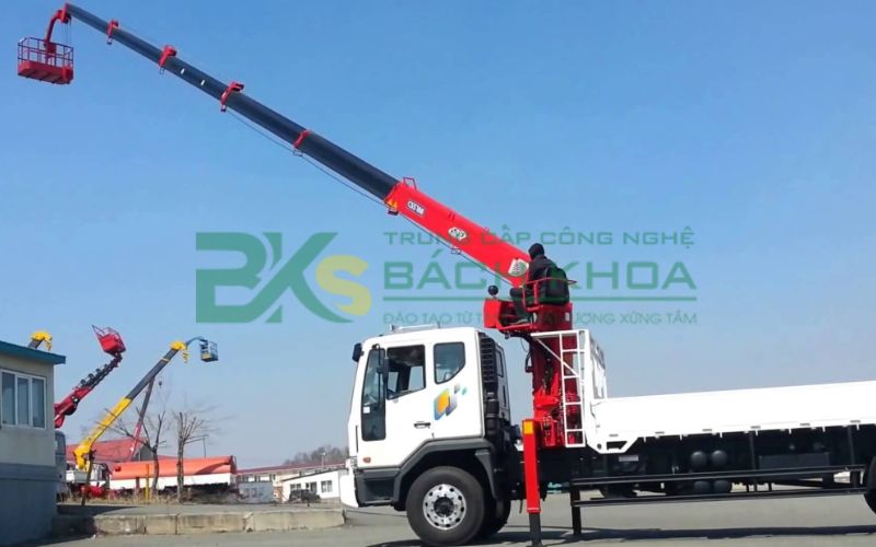 Cẩu tự hành là gì và vì sao phải biết cách vận hành?