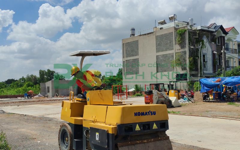 Chứng chỉ sơ cấp vận hành xe lu là gì?