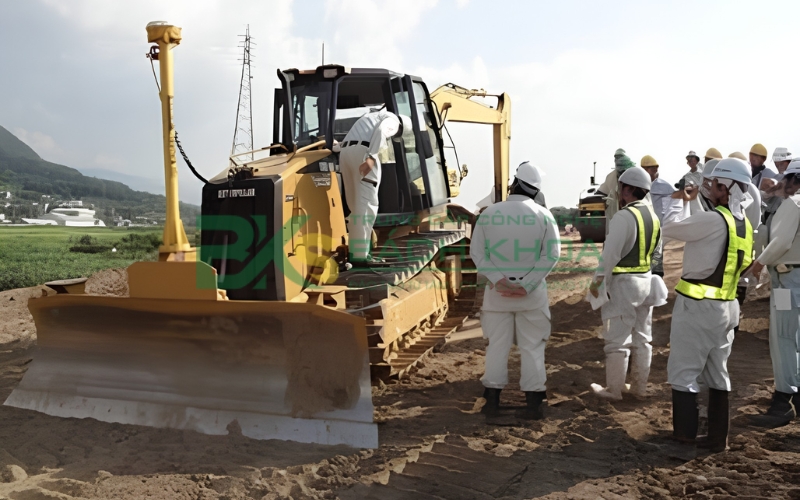 Chương trình học lái máy xúc máy ủi có những nội dung gì?