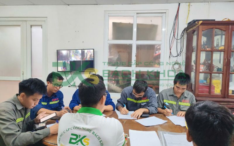 Học Chứng Chỉ Vận hành Xe nâng