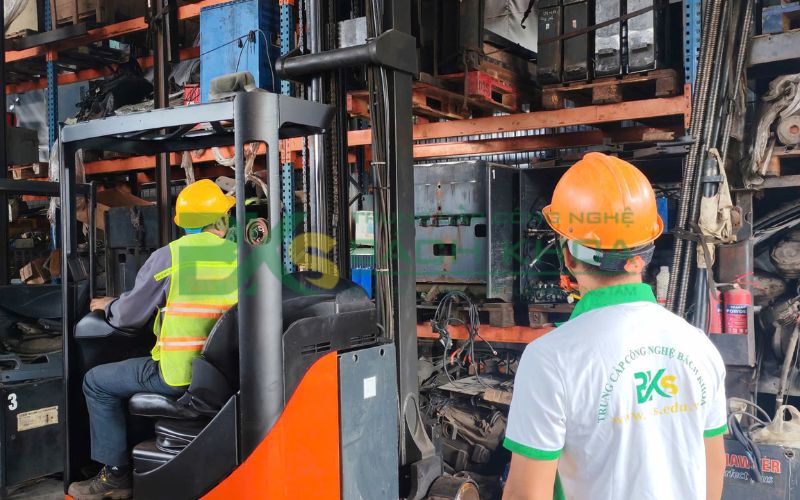 Học lái xe nâng 5 ngày có thật không?