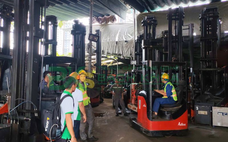Học Nghề Lái Xe Nâng có khó không?