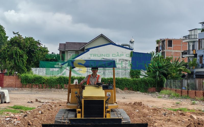 Lái Xe Ủi