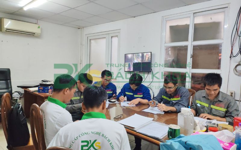 Người đã biết lái thi chứng chỉ Xe Lu hết bao nhiêu?